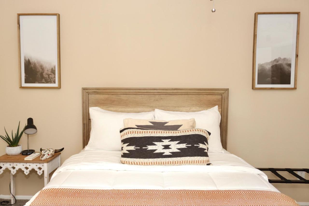 Chic Boho Cottage -Self Check In, Fully Furnished, & Free Parking Х'юстон Екстер'єр фото